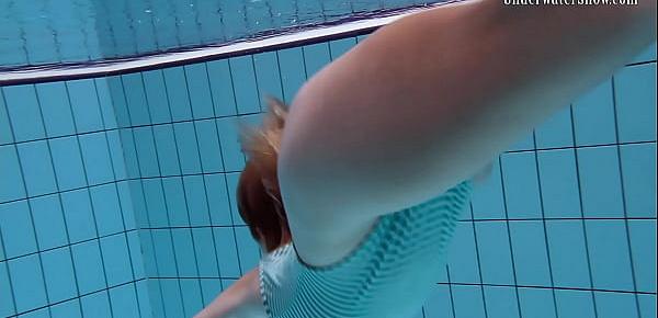  Anetta shows her naked sexy body underwater